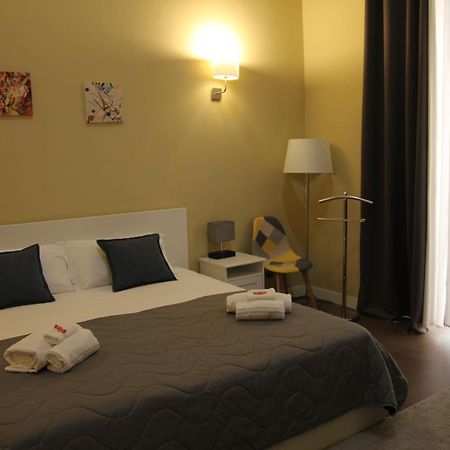 Holiday In Home Suite Archimede Catania Bagian luar foto