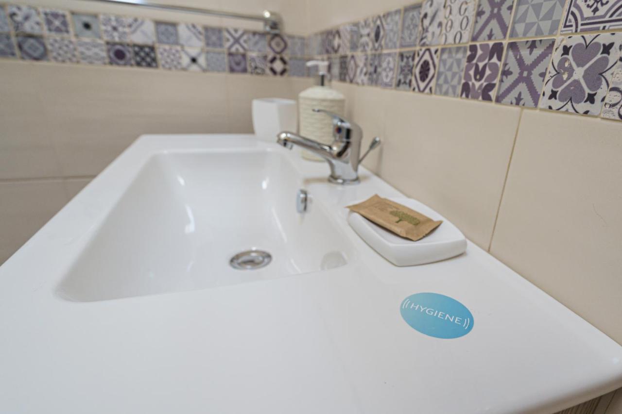Holiday In Home Suite Archimede Catania Bagian luar foto