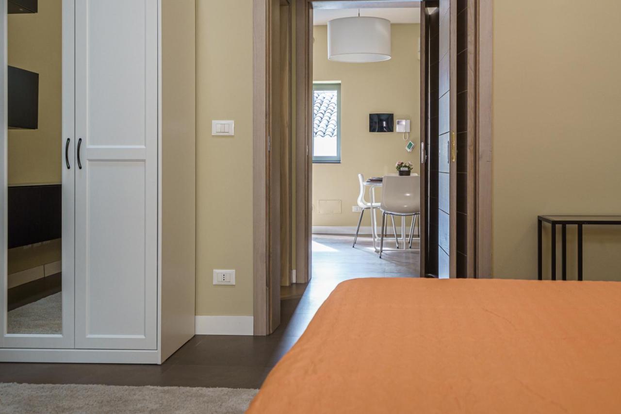 Holiday In Home Suite Archimede Catania Bagian luar foto